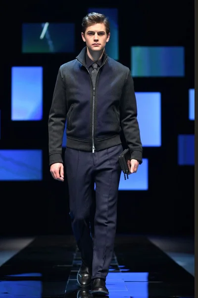 Look 3